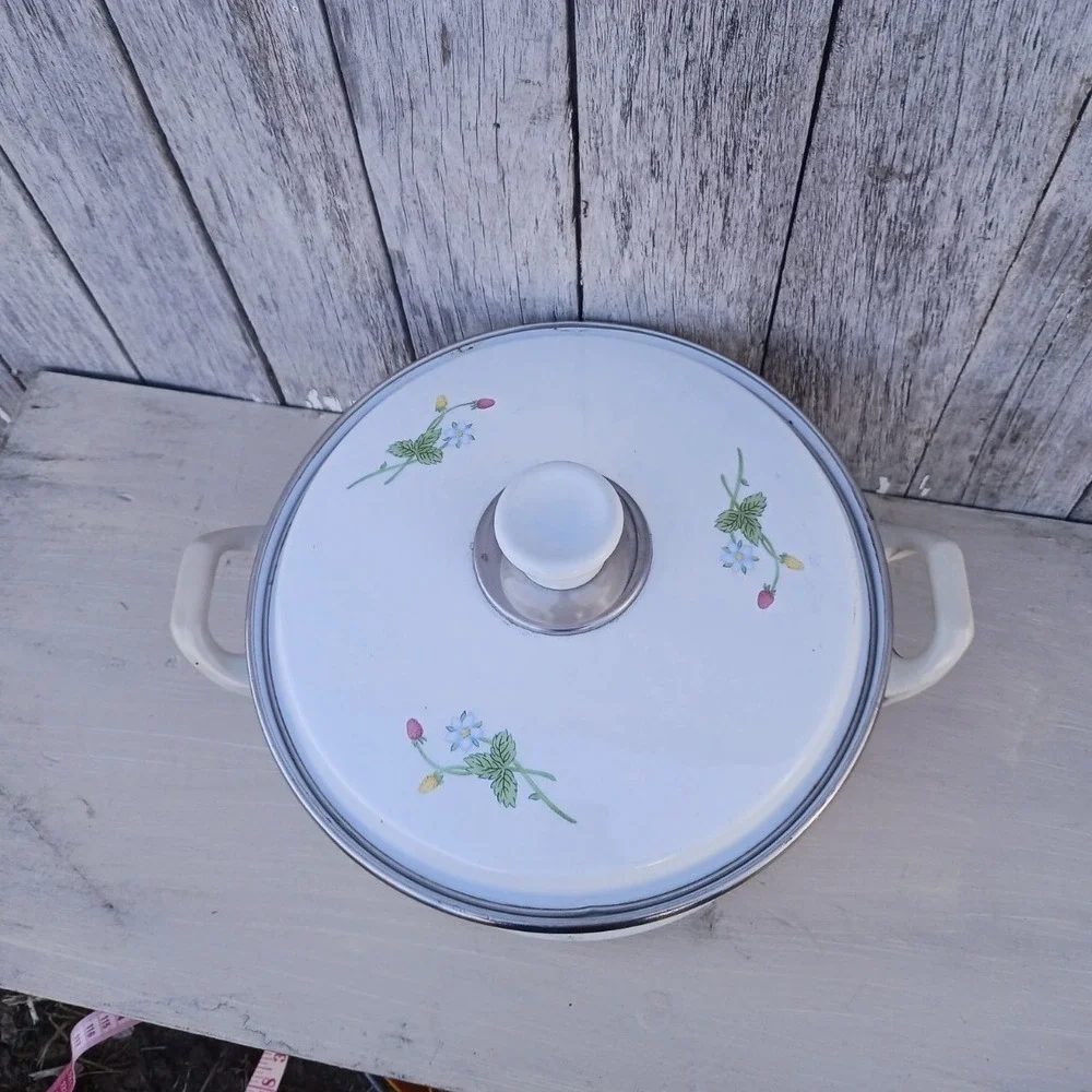 Vintage Enamel Strawberry Cookware Set‎ White Pot and Pan Floral Pattern